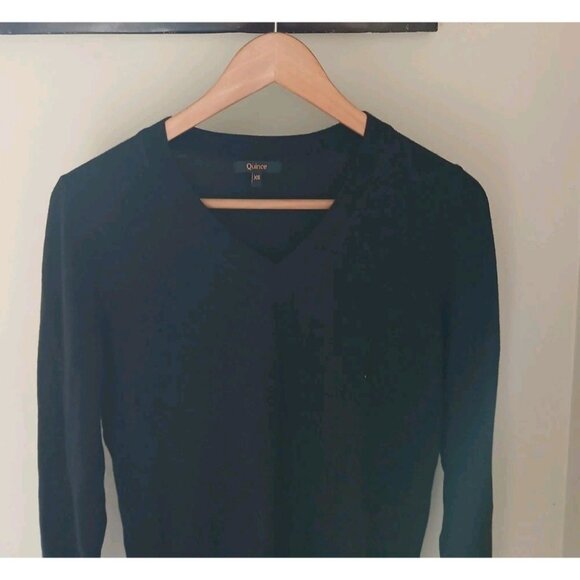 Quince Lightweight Cotton Cashmere V-Neck Sweater - Picture 2 of 9